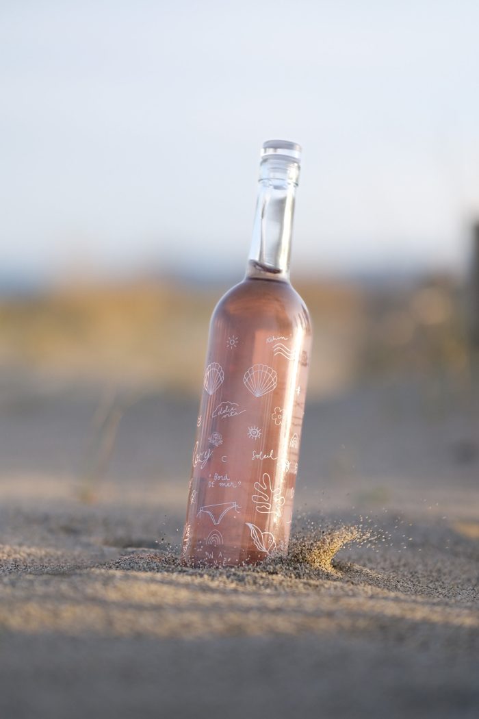 bouteille rosé rozy 2023 edition limite dans le sable
